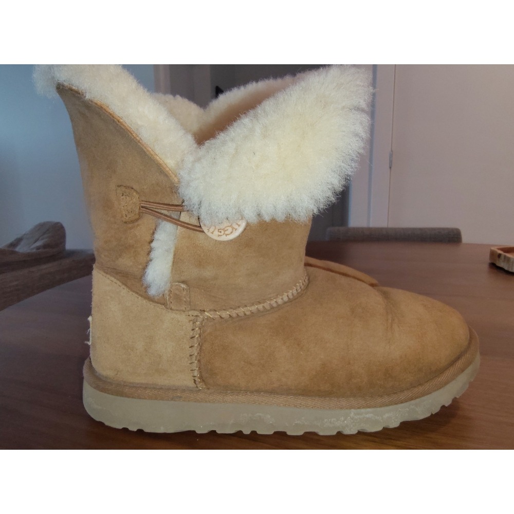 UGG Australia Bailey Button Chestnut Suede Shearling Boots 5991Y Kids Size 6